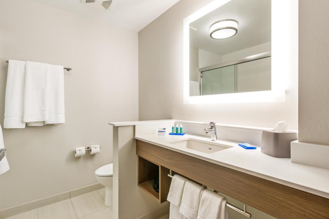Holiday Inn Express & Suites - Carrollton West By Ihg Room photo