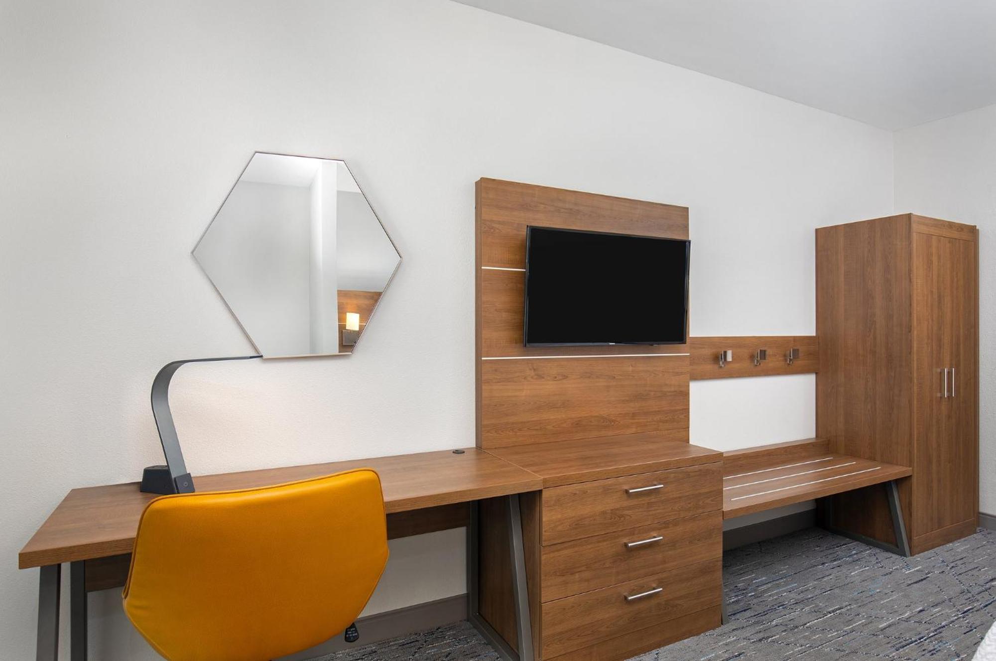 Holiday Inn Express & Suites - Carrollton West By Ihg Exterior photo